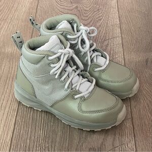 Nike Manoa Olive Green Toddler Size 11 Leather Boots
